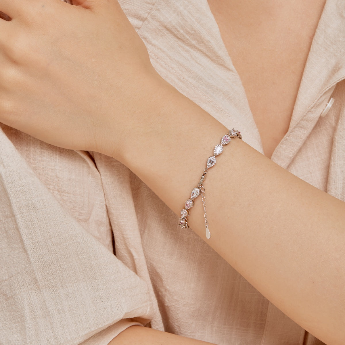 [AuraEcho]0.25 Carat Radiant Water Drop Shape Daily Bracelet